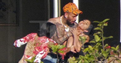 Sau scandal đánh đập Rihanna, Chris Brown lại gây sốc với cảnh bóp cổ phụ nữ