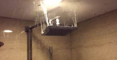 Vòi tắm phản trọng lực gây sốc trong khách sạn Trung Quốc