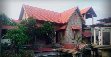 Cô gái khoe ảnh ngôi nhà lớn do bố một mình xây nên gây xôn xao mạng xã hội
