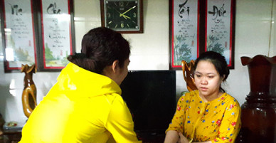 Nữ sinh thực tập xin công an tha tội cho phụ huynh học sinh