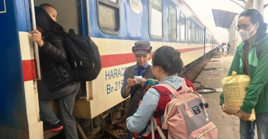 Nhân viên đường sắt trả lại 37 triệu đồng khách để quên trên tàu