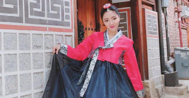 Đăng ảnh mặc Hanbok cực xinh nhưng caption lầy đúng chất Bích Phương mới làm dân mạng dậy sóng!