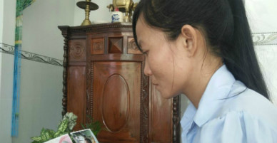 Người mẹ trẻ bán đất lặn lội 2 năm đi đòi quyền nuôi con