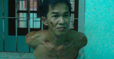 Vết máu từ hiện trường tố hung thủ giết người rồi chặt đầu ở miền Tây