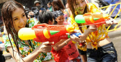 Nỗi sợ bị xâm hại của phụ nữ tại lễ hội Songkran Thái Lan