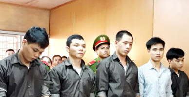 Tên cướp ngất xỉu khi nhận án tử hình