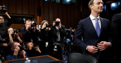 Đứng trước tâm bão chỉ trích của dư luận, Mark Zuckerberg chọn cách xin lỗi bằng áo vest và những chiếc cà vạt