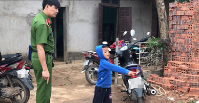Bé trai hoảng sợ chứng kiến anh 8 tuổi bị kẻ lạ mặt đâm chết