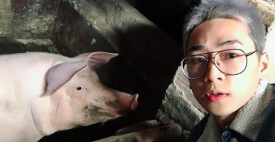 Lầy như Ba Duy: dìm hết vợ đến bạn bè, chán thì lấy chính mình ra làm trò đùa