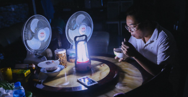Cuộc sống u tối, lạnh lẽo của những cư dân bám trụ chung cư Carina sau vụ cháy 13 người chết