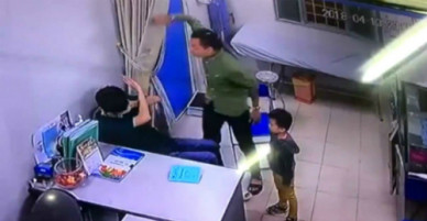 Công an bác bỏ nghi vấn bố bệnh nhi tạo hiện trường giả lót tay bác sĩ