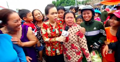 Bà mẹ chồng lầy nhất năm: chụp hình với Việt Hương trước đã rồi lo con dâu đau đẻ sau