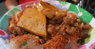 Tiệm bánh bèo Huế lai vị Sài Gòn đắt khách ở quận 10