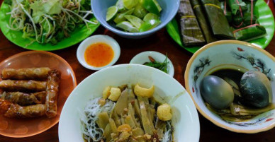 Bún cua thối - món đặc sản đầy thử thách của phố núi Pleiku, thách bạn nếm thử mà không bịt mũi?