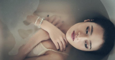 Anh đi qua cơn say nắng rồi, nhà mình cũng chẳng còn nữa...