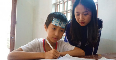 Đi học bằng tiền trợ cấp của người em trai động kinh, nữ sinh 18 tuổi liên tục đạt giải quốc gia môn Sử