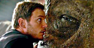 Trailer có cảnh Chris Pratt suýt bị khủng long giết hot trong tuần