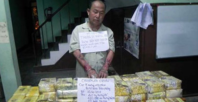 Bộ đội biên phòng mật phục bắt kẻ vận chuyển 40 kg ma tuý đá