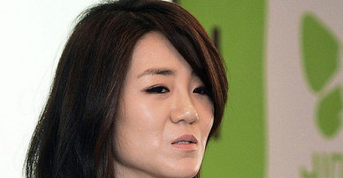 Con gái Chủ tịch Korean Air từ chức vì hất nước vào mặt nhân viên