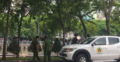 Nhân chứng vụ cô giáo bị đồng nghiệp đâm tử vong ở Sài Gòn: Nam thanh niên chạy SH, ép xe cô gái rồi rút hung khí đâm liên tiếp