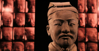 Bí mật lăng mộ Tần Thủy Hoàng: Vỏ bọc tuyệt đẹp bất ngờ co lại, nát vụn trong phút chốc