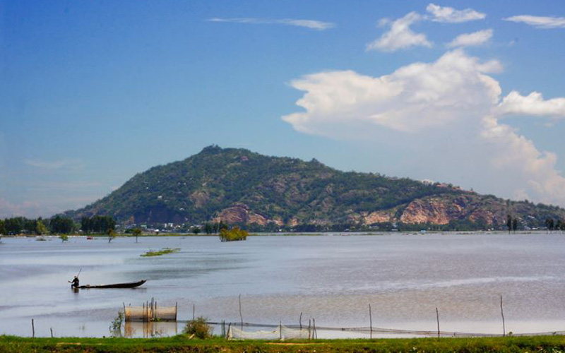 An Giang, Châu Đốc, Long Xuyên, tin8, huyền bí, núi Sam, chùa bà, bánh bò, thốt nốt, du lịch, núi Cô Tô, Trà Sư, rừng tràm, chợ nổi, Búng Bình Thiên, đồi Tức Dụp, Tung Lò Mò,