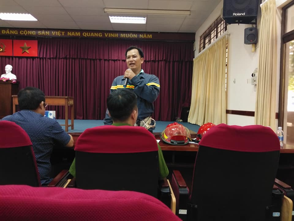 Buổi diễn tập này được tổ chức với sự hợp tác của cảnh sát phòng cháy chữa cháy quận 10 và nhà trường. Buỗi diễn tập được mô phỏng như một phụ đám cháy thật với quy mô lớn và rộng thách thức các chiến sĩ bởi đòi hỏi kĩ năng xử lý tình huống nhanh và can đảm khi dập lửa.