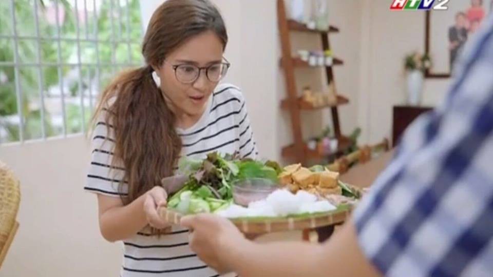 tin8, gạo nếp gạo tẻ tập 39, Nhân sang ra mắt nhà bạn gái, Minh bị cả gia đình cấm cản qua lại với Nhân, Bà Mai nổi đóa vì biết bạn trai của con gái có tiền án và nghỉ học chỉ mới lớp 11, Minh tìm mọi cách lấy lòng người nhà chấp nhận Nhân, Ông Vương khuy