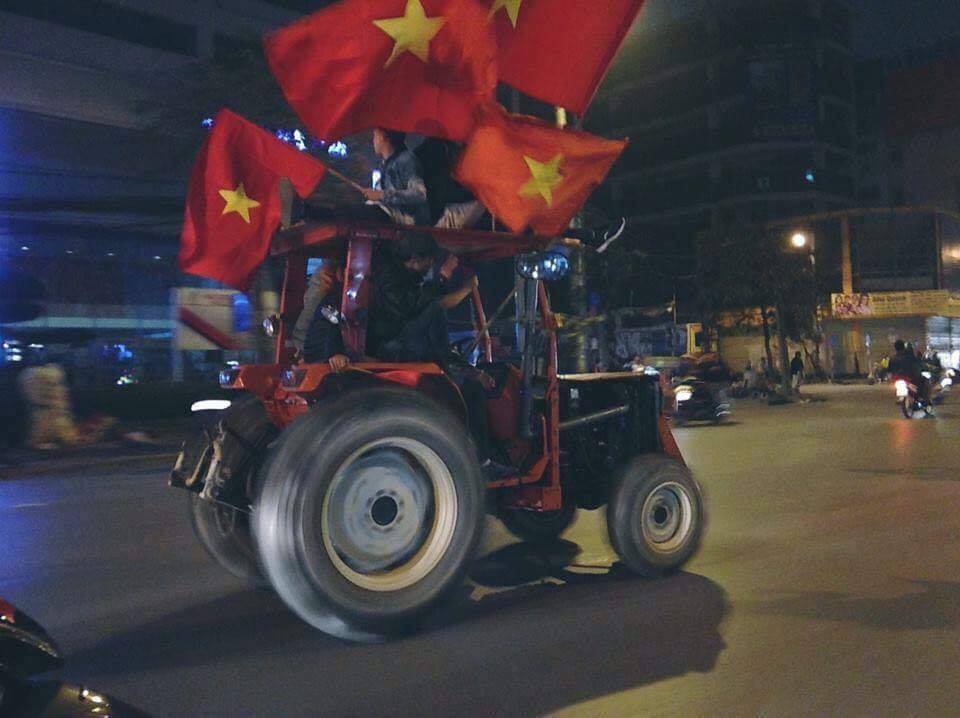 CĐV Việt Nam, tin8, chiến thắng, cổ vũ, bá đạo, ăn mừng