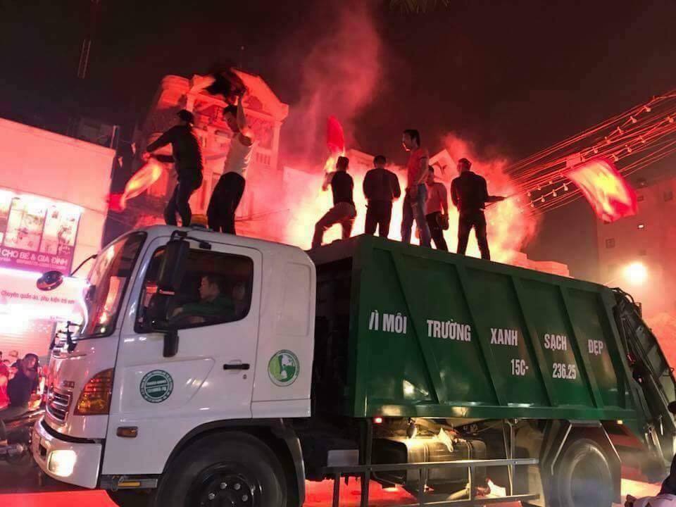 CĐV Việt Nam, tin8, chiến thắng, cổ vũ, bá đạo, ăn mừng