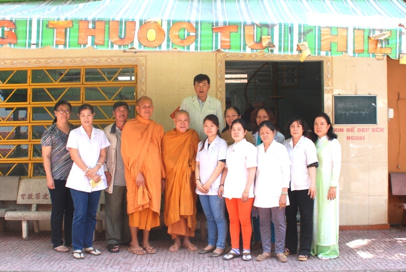 khám bệnh, nổi tiếng, Sài Gòn, người nghèo, tin8, giúp đỡ, bệnh nhân