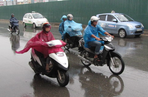 tai nạn giao thông, áo mưa sai cách, tai nạn chết người, giao thông, tin8