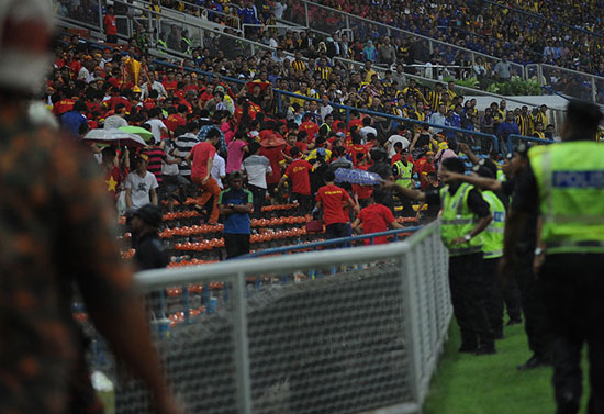 AFF Cup 2018, vết nhơ, kinh hoàng, tin8, tấn công, bị đánh, CĐV Việt Nam, CĐV Malaysia, Ultras Malaysia