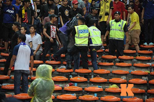 AFF Cup 2018, vết nhơ, kinh hoàng, tin8, tấn công, bị đánh, CĐV Việt Nam, CĐV Malaysia, Ultras Malaysia