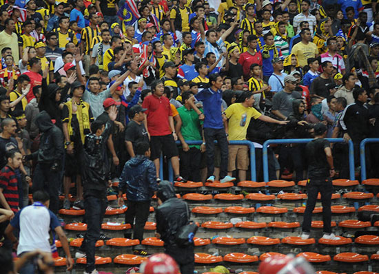 AFF Cup 2018, vết nhơ, kinh hoàng, tin8, tấn công, bị đánh, CĐV Việt Nam, CĐV Malaysia, Ultras Malaysia