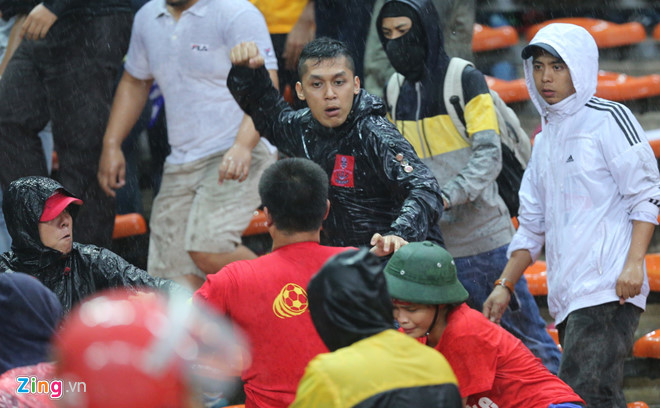 AFF Cup 2018, vết nhơ, kinh hoàng, tin8, tấn công, bị đánh, CĐV Việt Nam, CĐV Malaysia, Ultras Malaysia