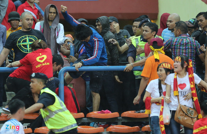 AFF Cup 2018, vết nhơ, kinh hoàng, tin8, tấn công, bị đánh, CĐV Việt Nam, CĐV Malaysia, Ultras Malaysia