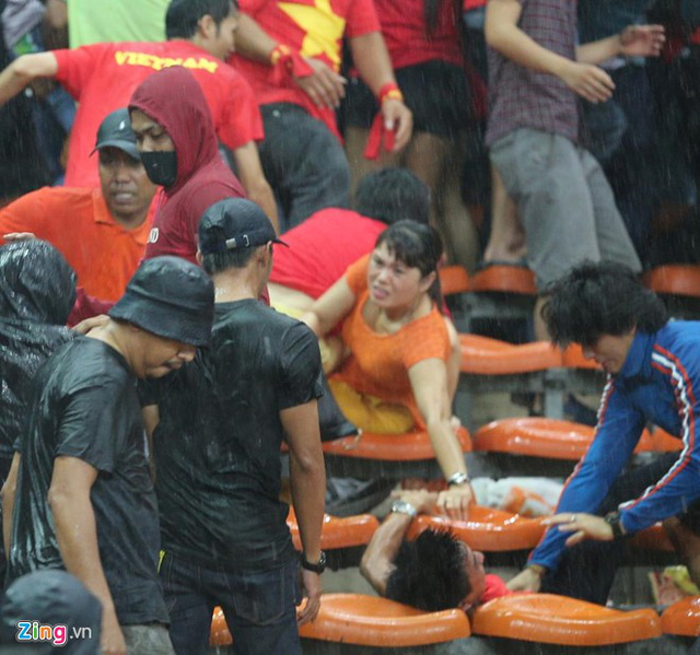 AFF Cup 2018, vết nhơ, kinh hoàng, tin8, tấn công, bị đánh, CĐV Việt Nam, CĐV Malaysia, Ultras Malaysia