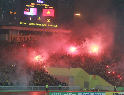 AFF Cup 2018, vết nhơ, kinh hoàng, tin8, tấn công, bị đánh, CĐV Việt Nam, CĐV Malaysia, Ultras Malaysia