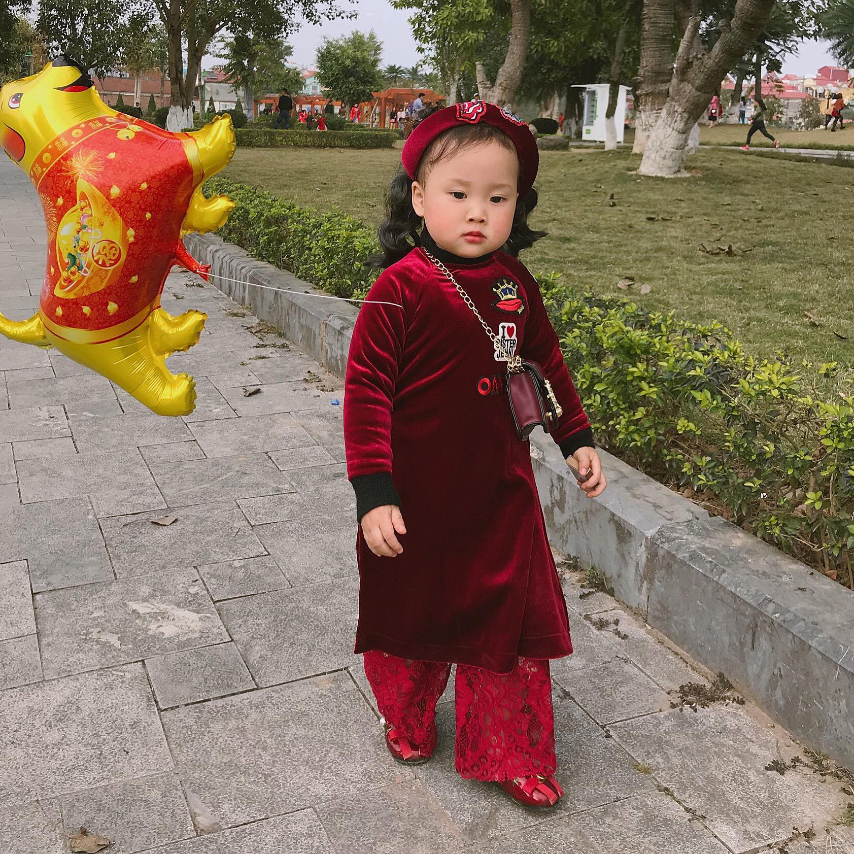 bé gái, cô bé, đáng yêu, gây bão, tin8, mạng xã hội, hot