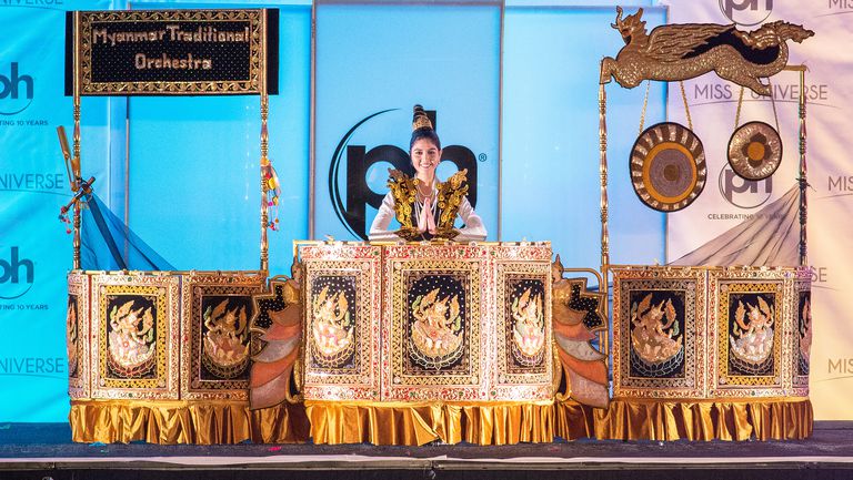 trang phục truyền thống, người đẹp, người mẫu, cuộc thi, tin8, hoa hậu hoàng vũ, hài hước