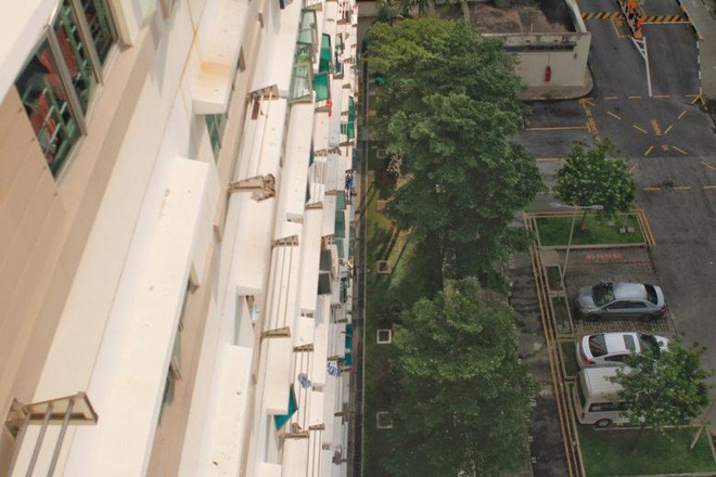 thoát chết, ngoạn mục, cậu bé, tin8, Singapore, bỉm, vật dụng