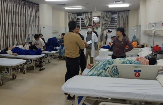 ngộ độc thực phẩm, la liệt, bánh mì, nhập viện, cấp cứu, tin8